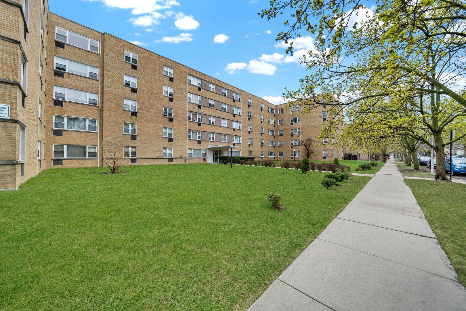 6161 N Hoyne Avenue – photo 2