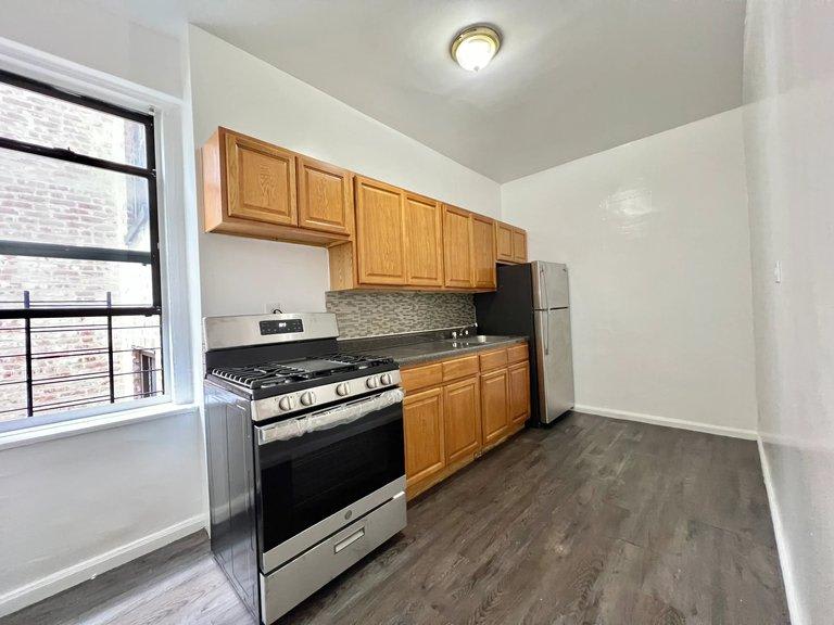 1001 Walton Avenue – photo 4