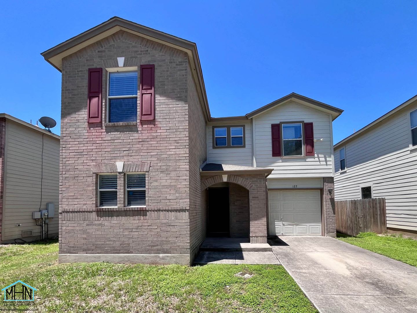Charming 2 Storey 3-bedroom, 2.5-bath Home Conveniently Located Near Randolph AFB & SAMMC! – photo 1