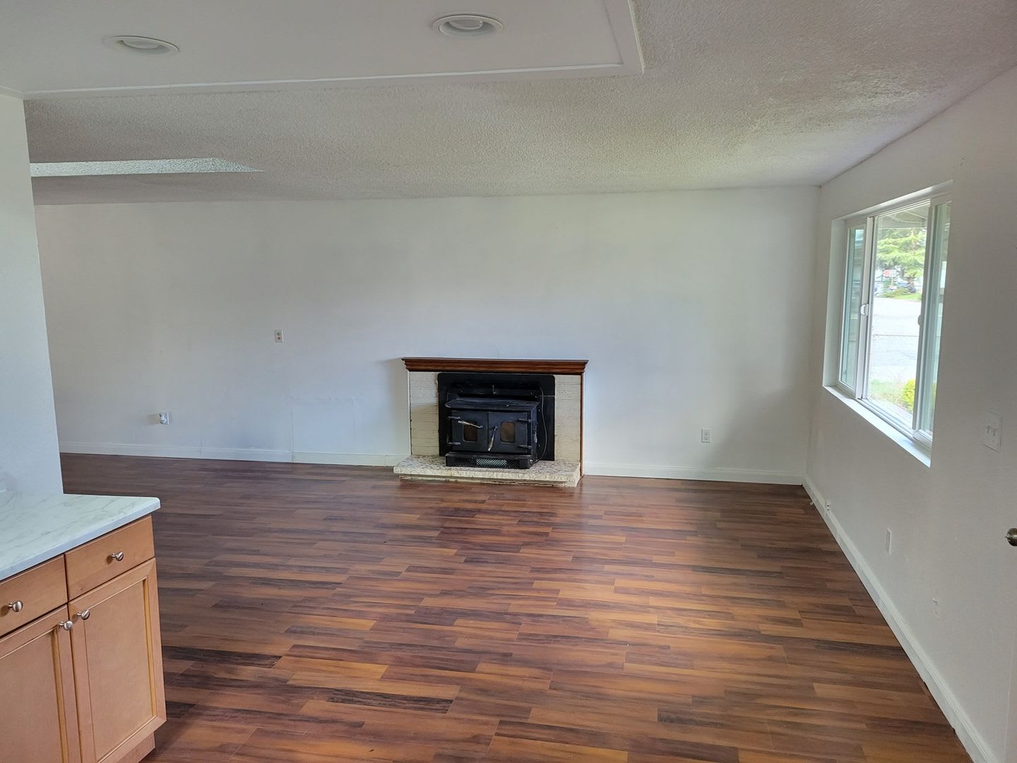 3 Bedroom Single Family Home In Everett With Bonus Room Huge Lot – photo 4