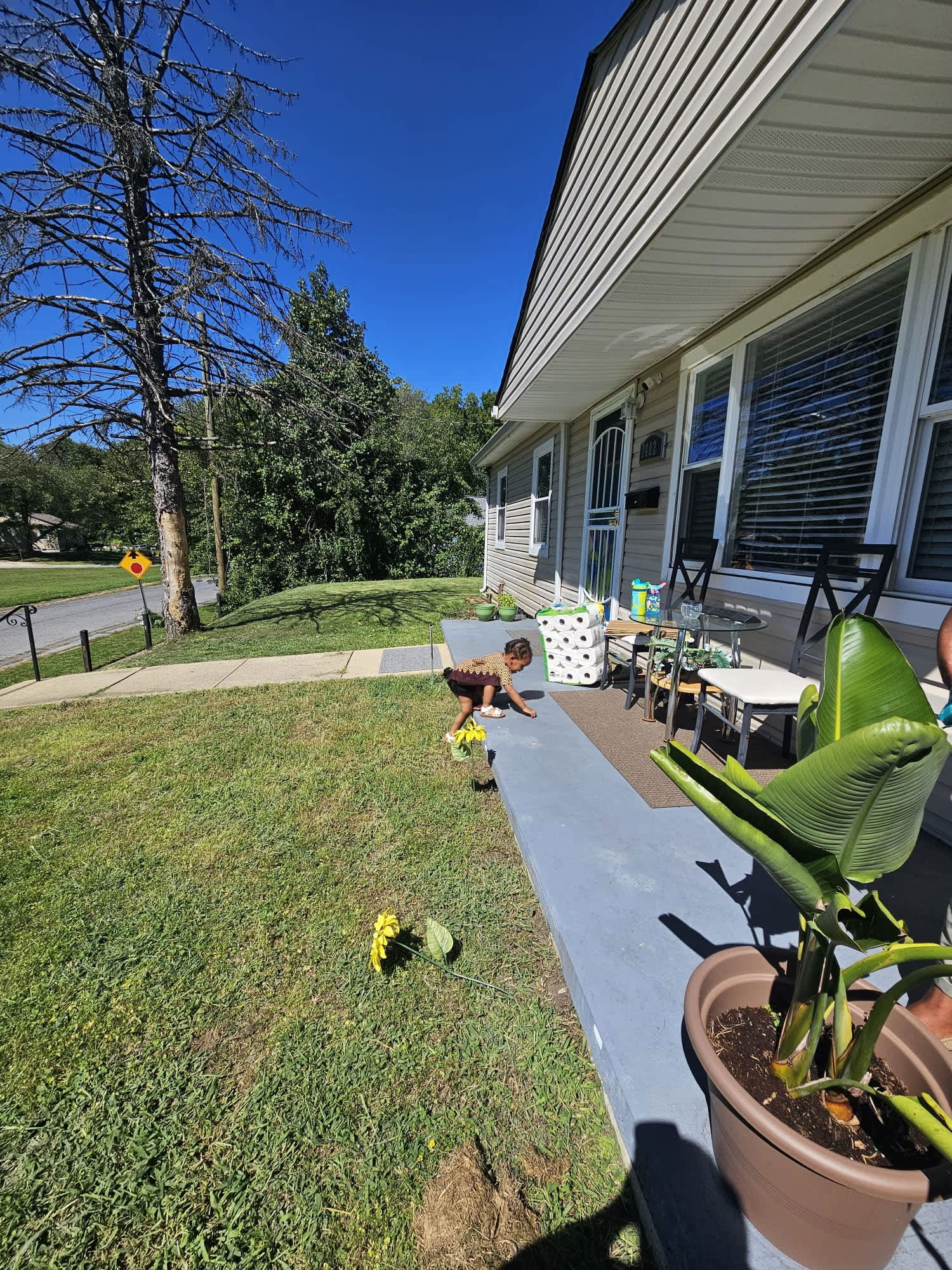 2402 Lakehurst Avenue – photo 3