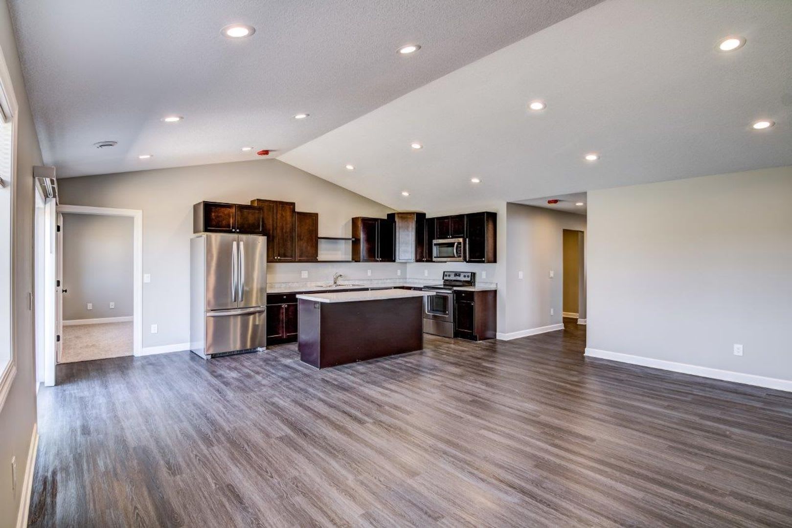 3 Bedroom Town Home, Association Maintained Lawn & Snow Removal Included – photo 4
