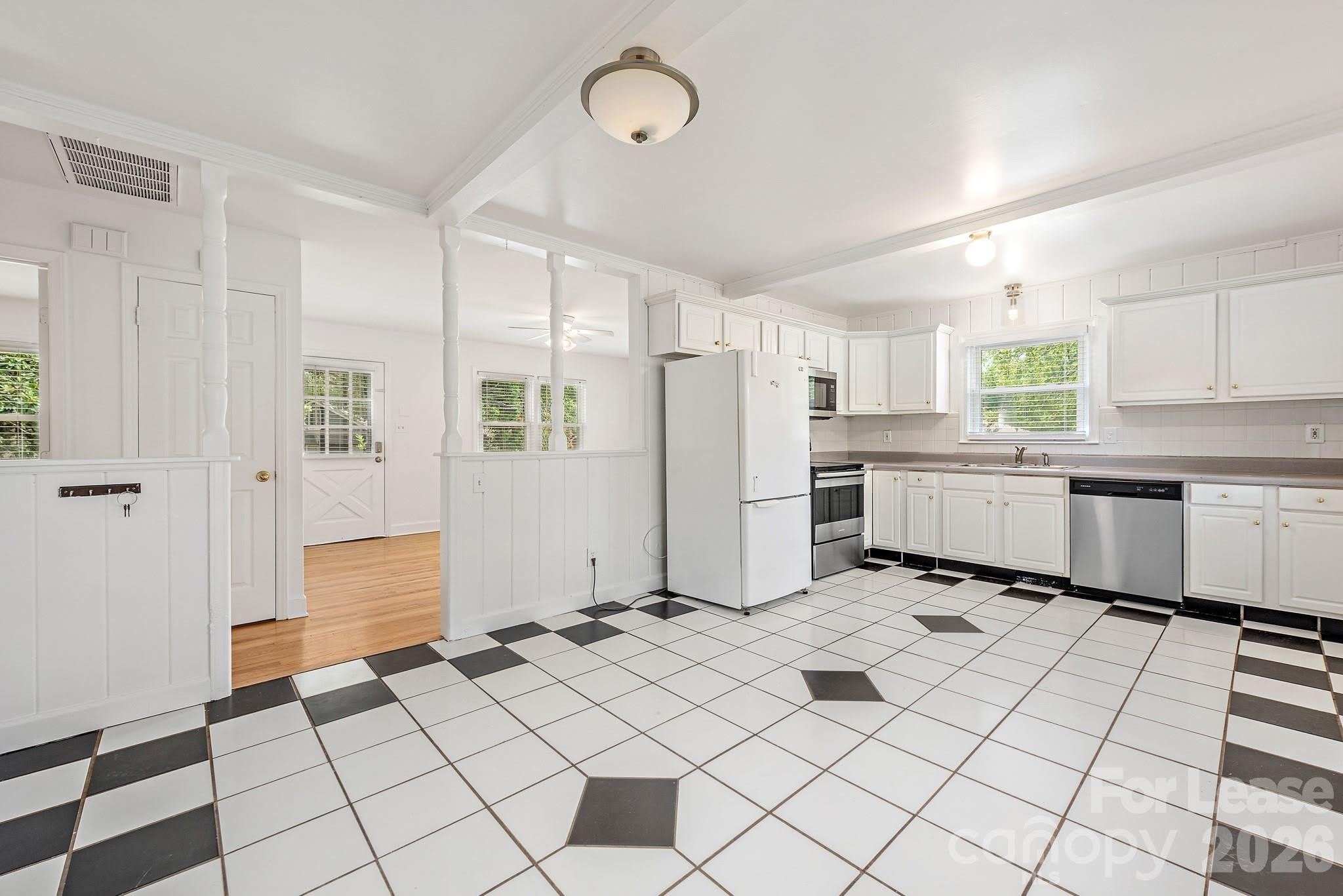 1129 Eastview Drive – photo 5