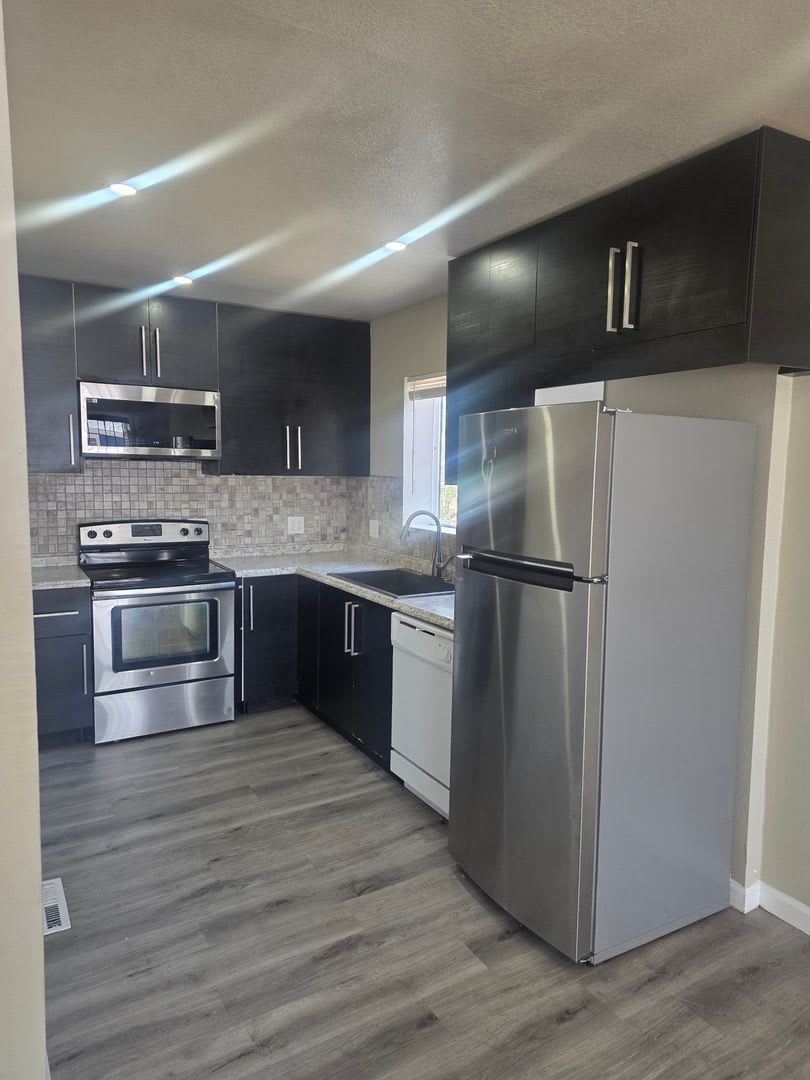 Charming 2BR Duplex in Aurora – photo 4