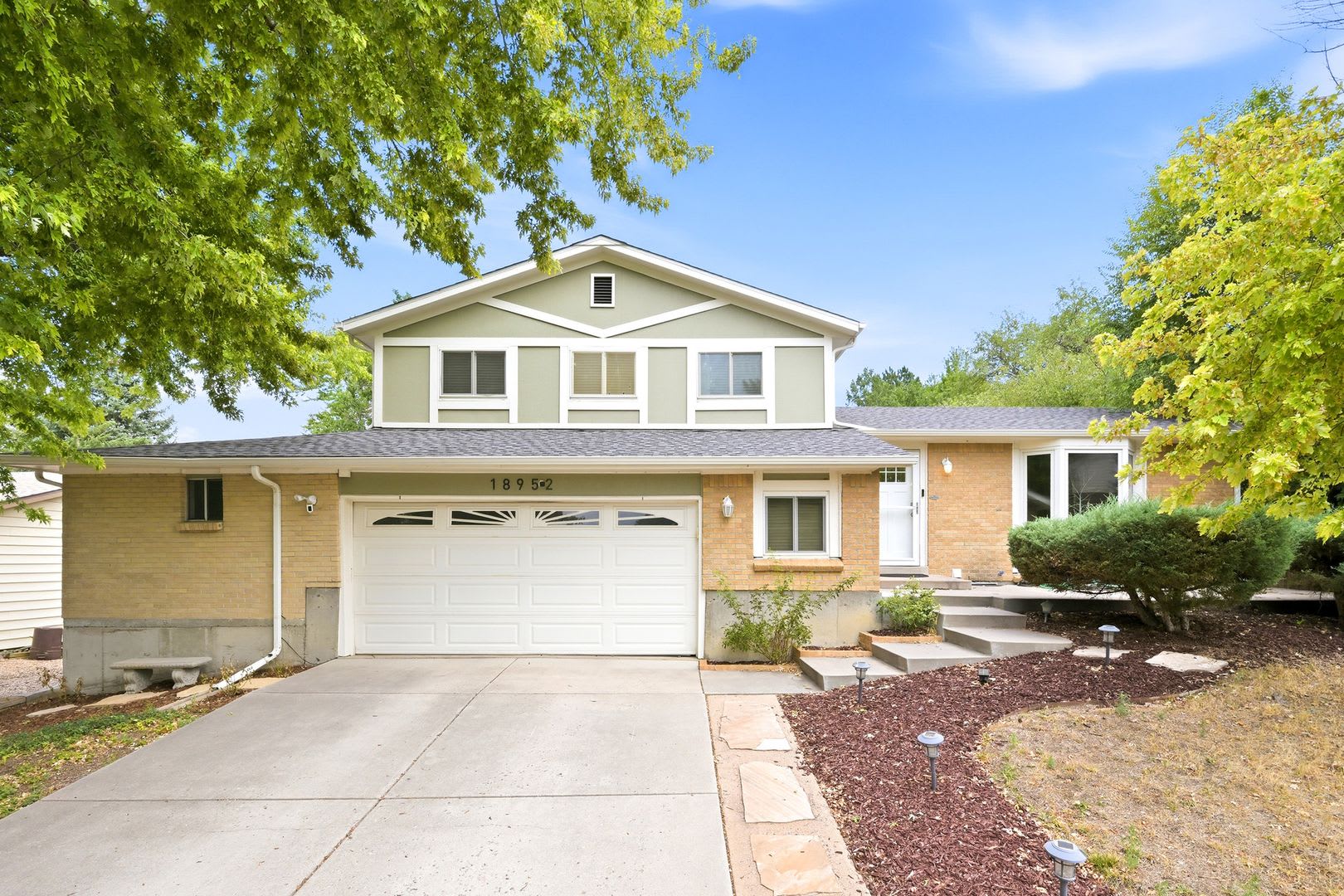 UPDATED WITH STAINLESS APPLIANCES, NEW PAINT, FINISHED BASEMENT, SUN ROOM AND PATIO! AVAILABLE NOW! – photo 1