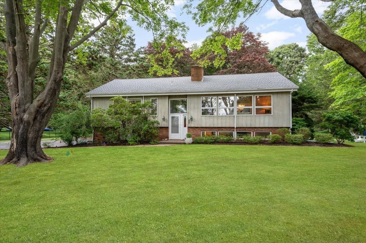 19 Peconic Ave – photo 2