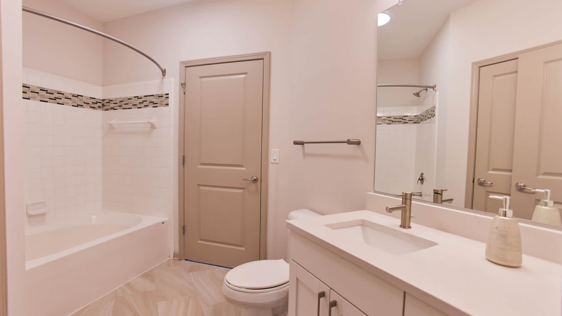 Station 92 at Woodstock Apartments – photo 3