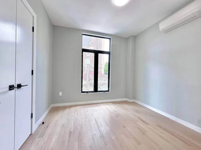 2819 Clarendon – photo 1