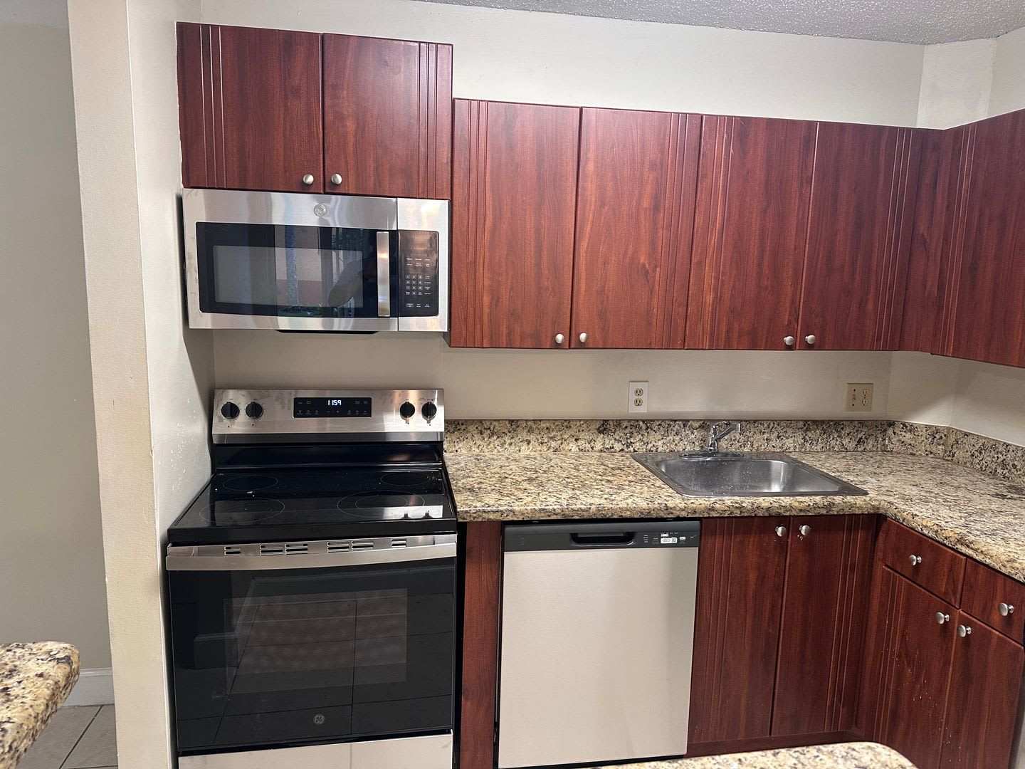 2 Bed 2 Bath 1St Floor Condo With Garden Views In Lakes Of Jacaranda Plantation – photo 2