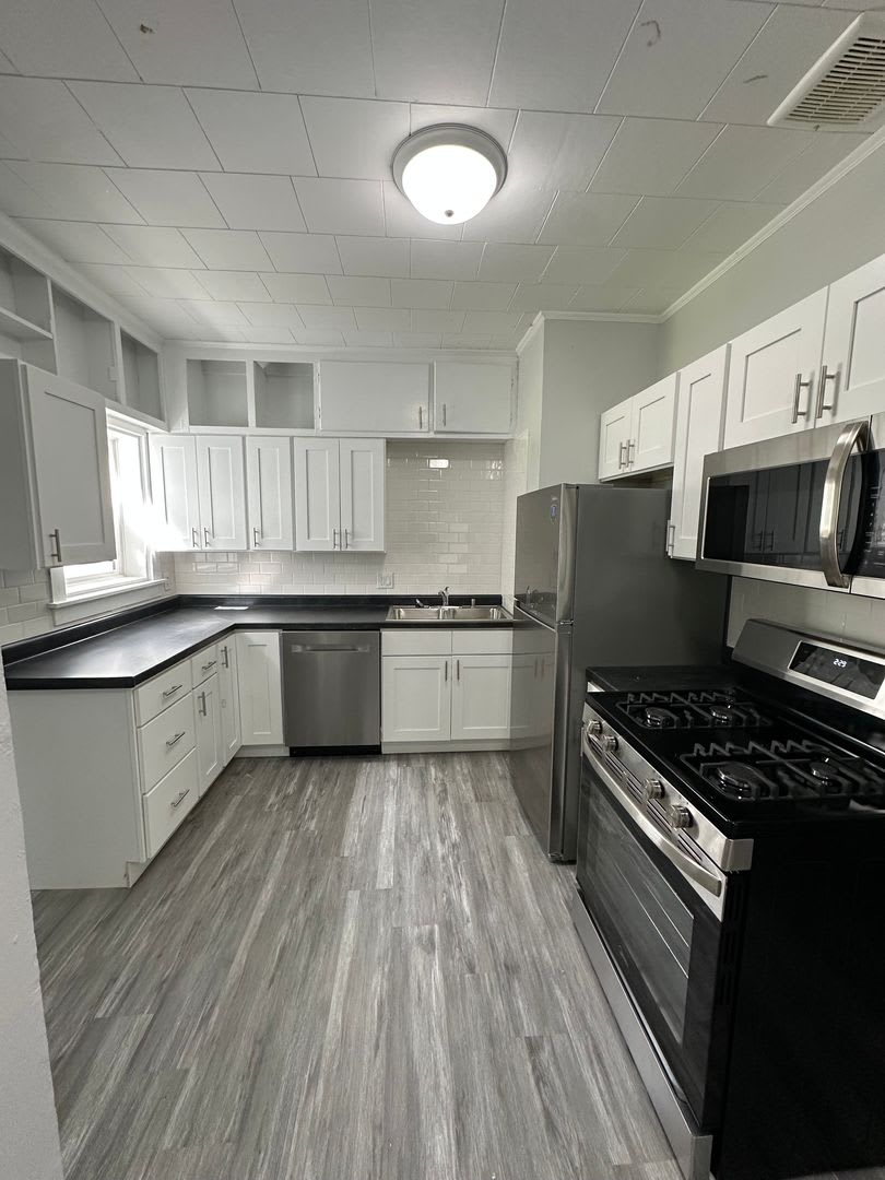 1547 32nd St. NE – photo 3