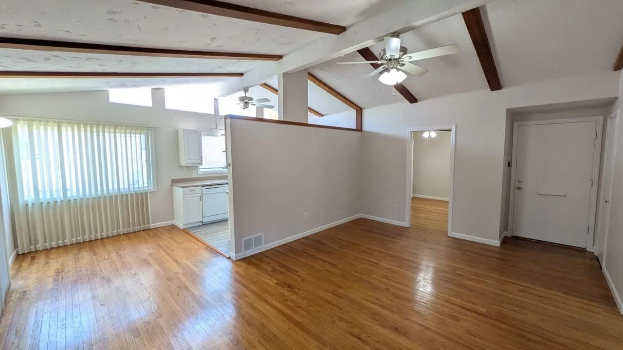 5778 Roswell St. – photo 3