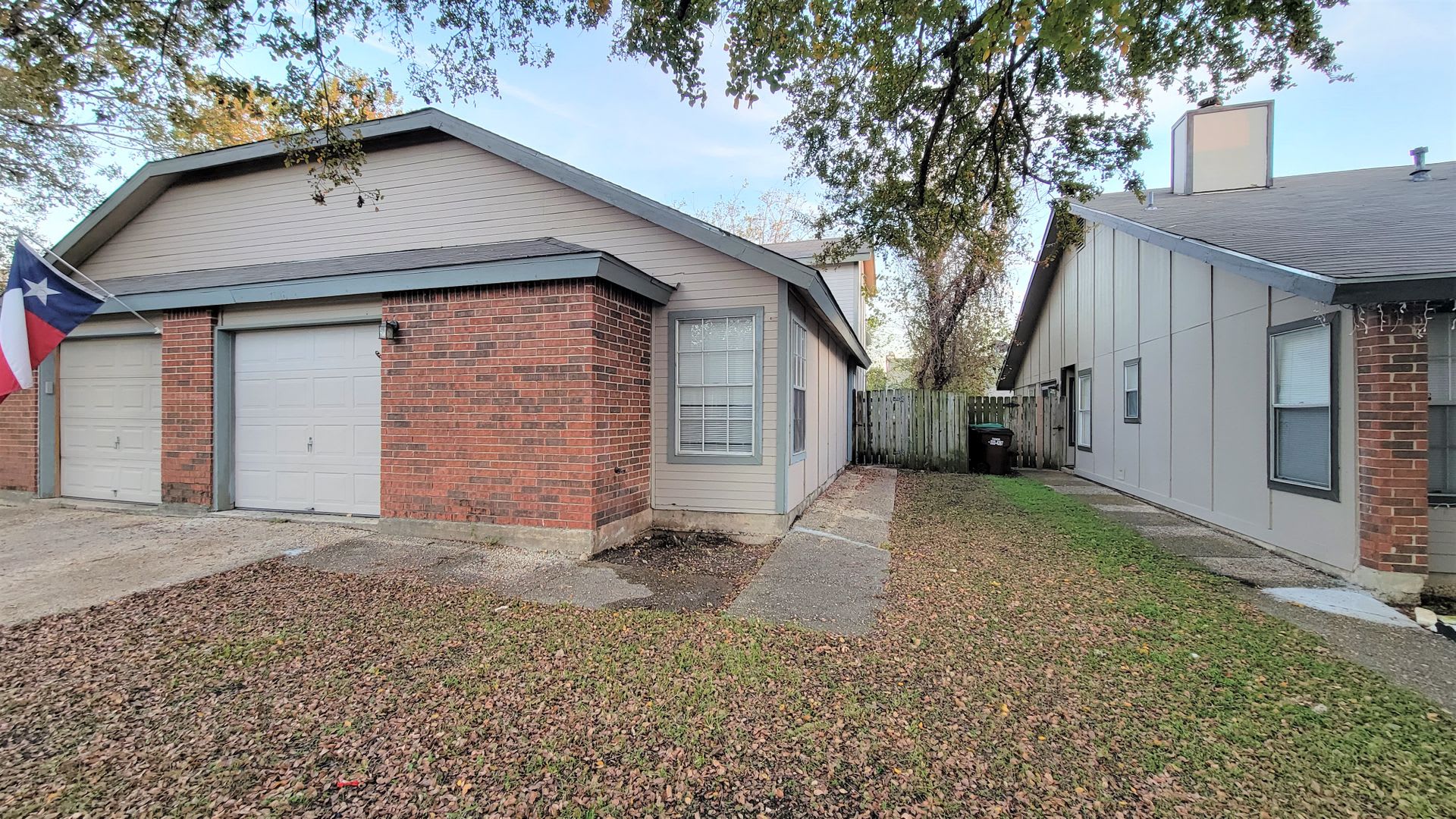 Lovely 2 Story 2 Bedroom 2 Bath Duplex Balcony Off Primary Bedroom Great Location – photo 1