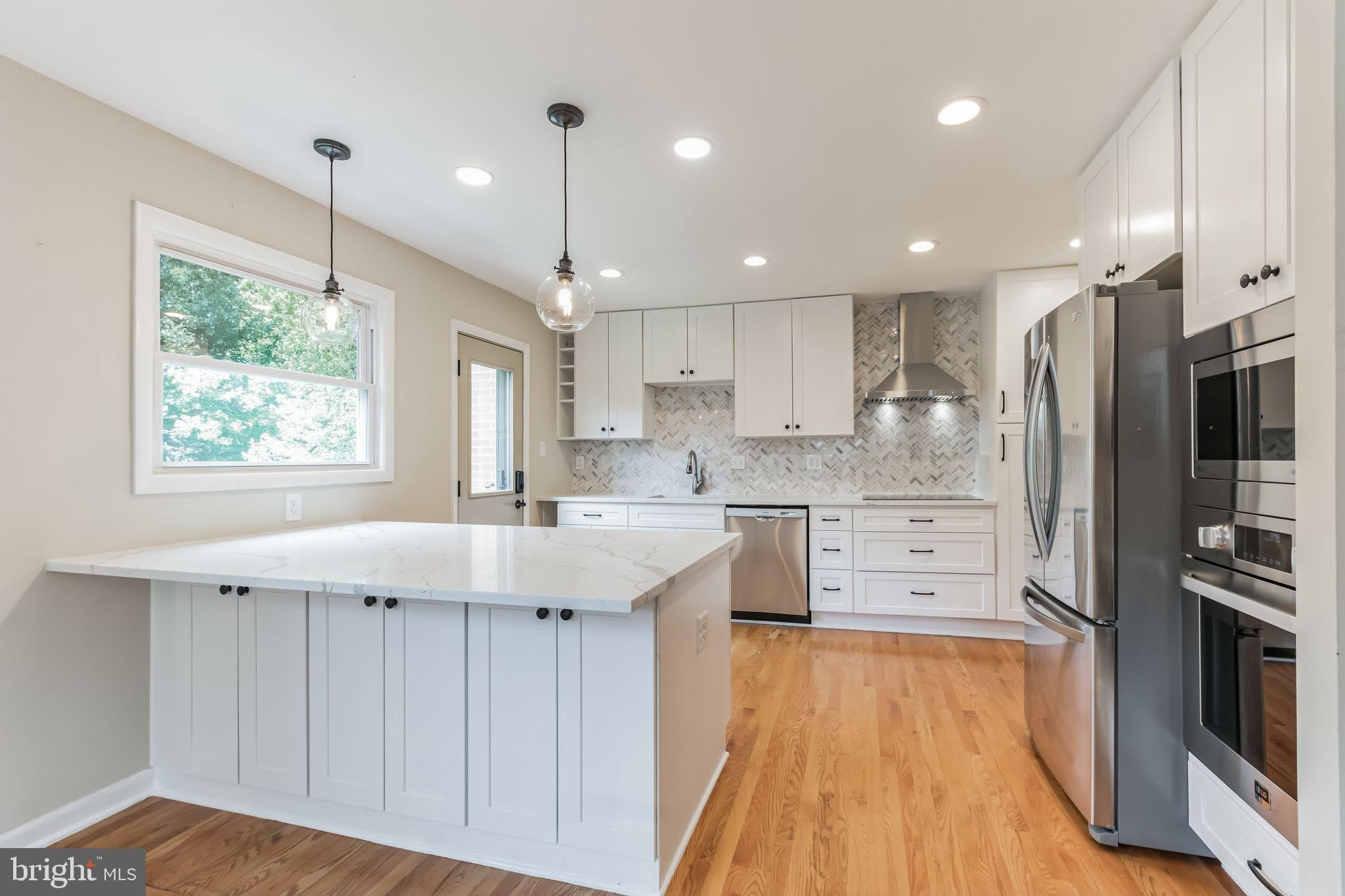 9902 HOLMHURST Road – photo 4