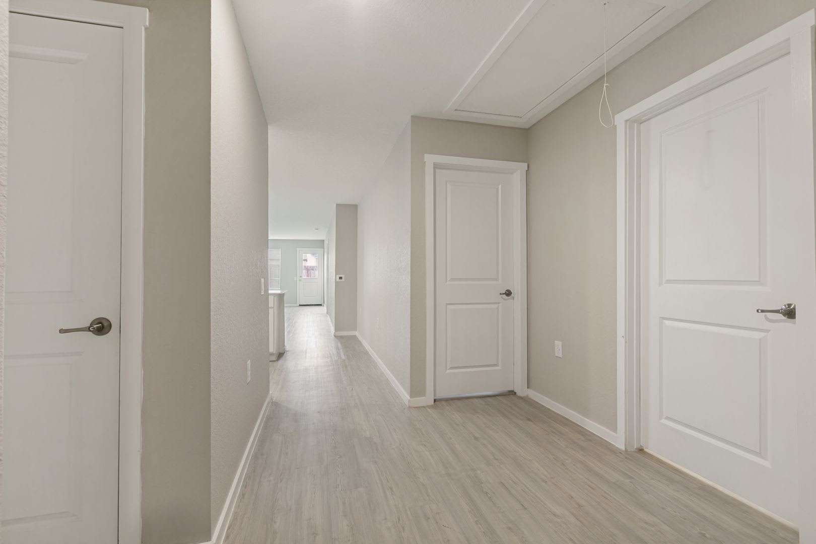 CHARMING 4-BEDROOM IN NEWLY CONSTRUCTED VALLE SOL – photo 4