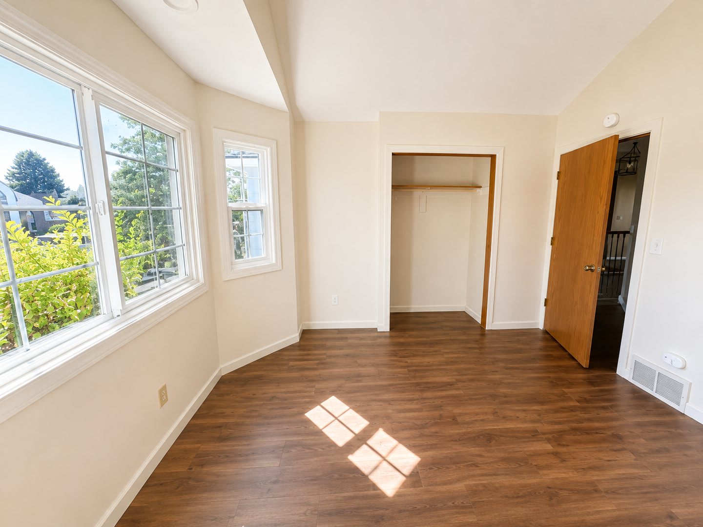 Beautiful 2 bedroom w/ den 2 bathroom home near Fairway Golf Course – photo 5