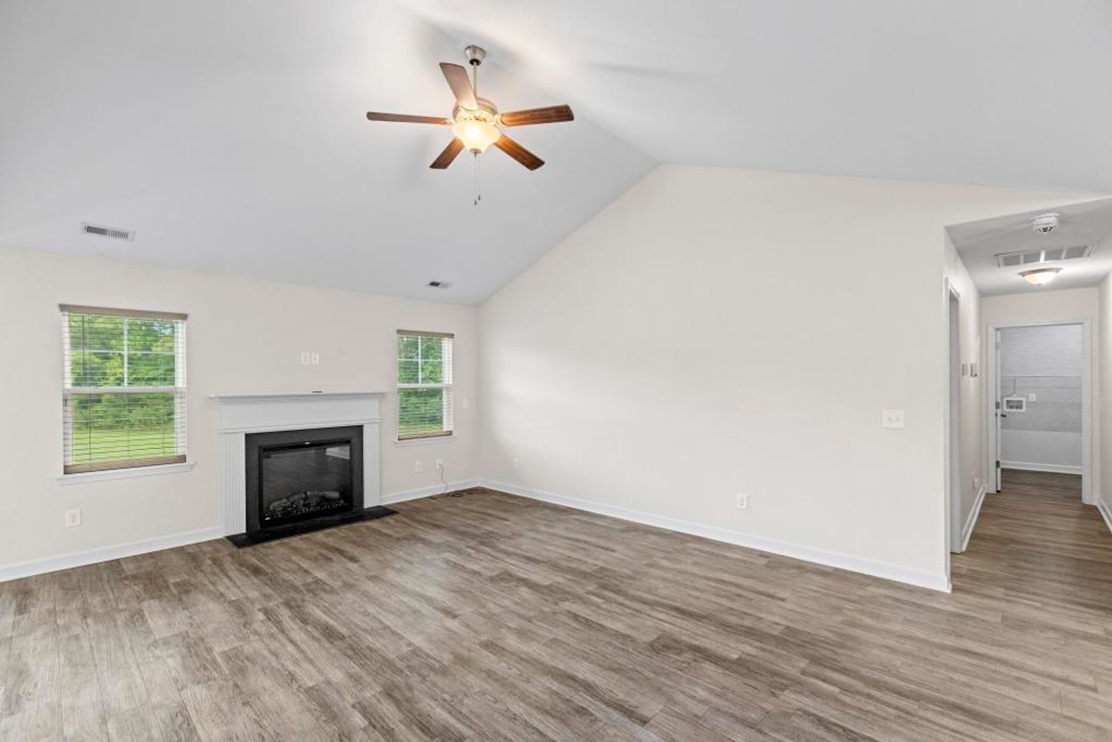 Beautiful home! Convenient to the city with all shopping! – photo 3