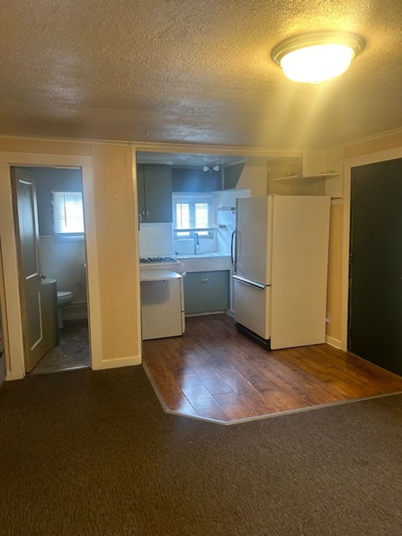 Cozy 2 Bedroom Home with Fenced Yard & Washer/Dryer – Ideal Rental Starter! – photo 3