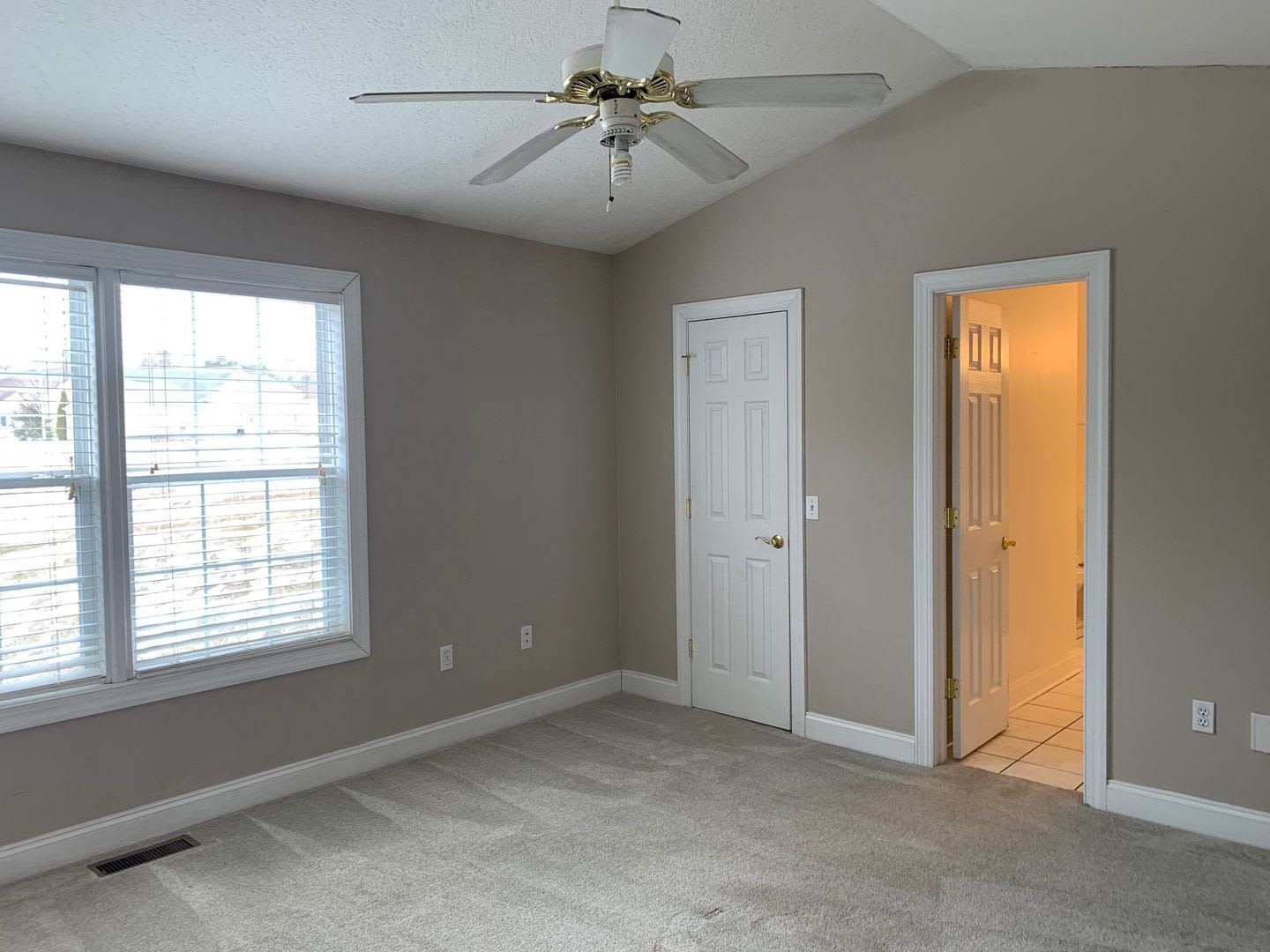 3 Bedroom 2.5 Bath End Unit Townhouse – photo 4