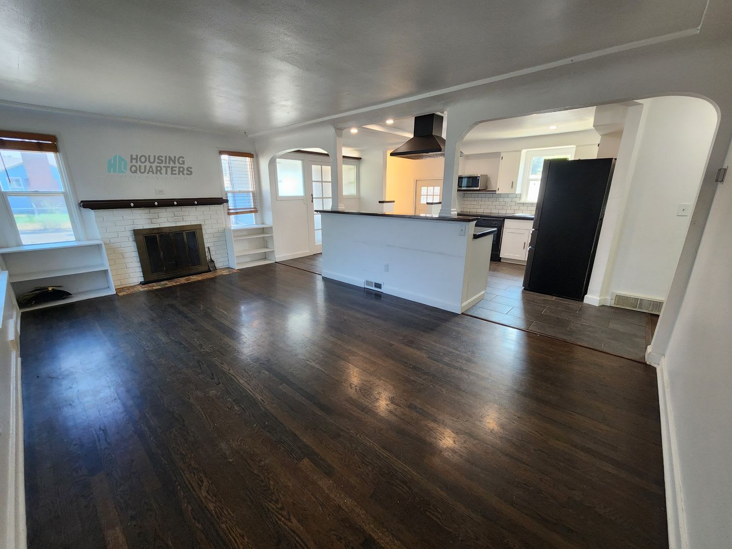 3 bed, 2 bath Single Family! Charming single-family home on a corner lot! – photo 2