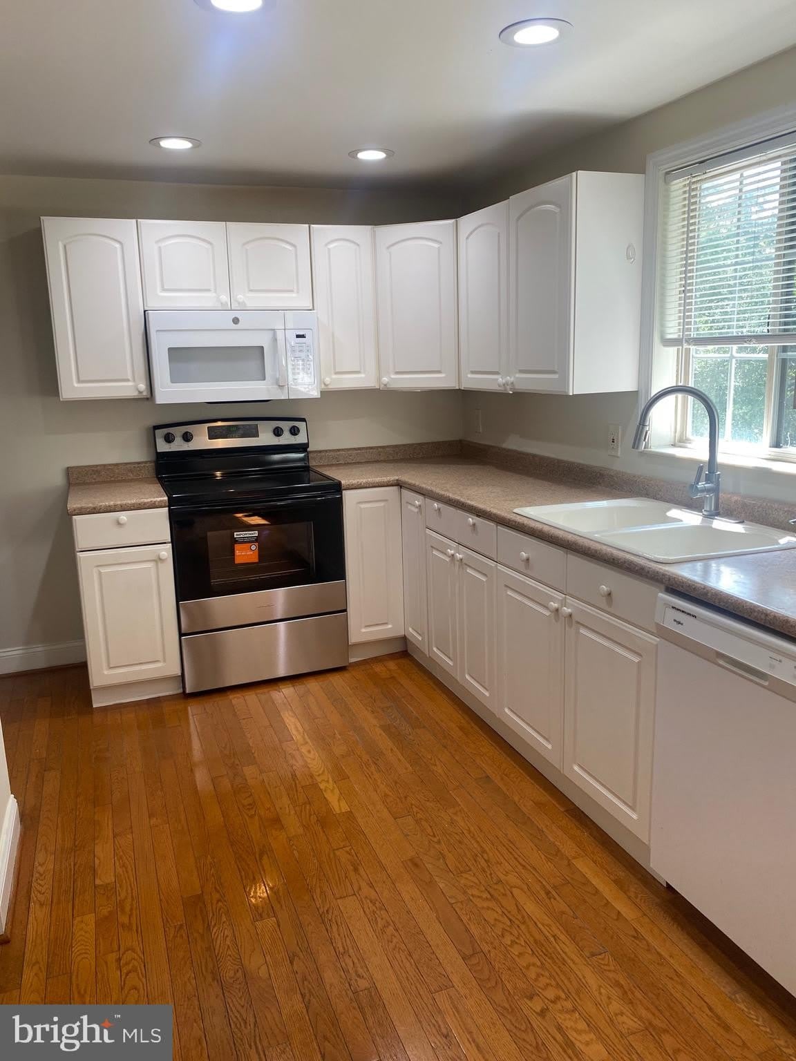 8122 PARKDALE Court – photo 5