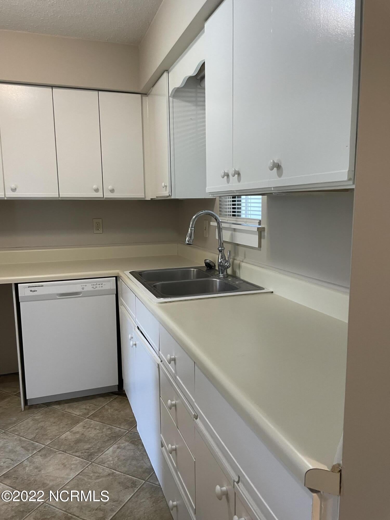 724 Azalea Drive – photo 5