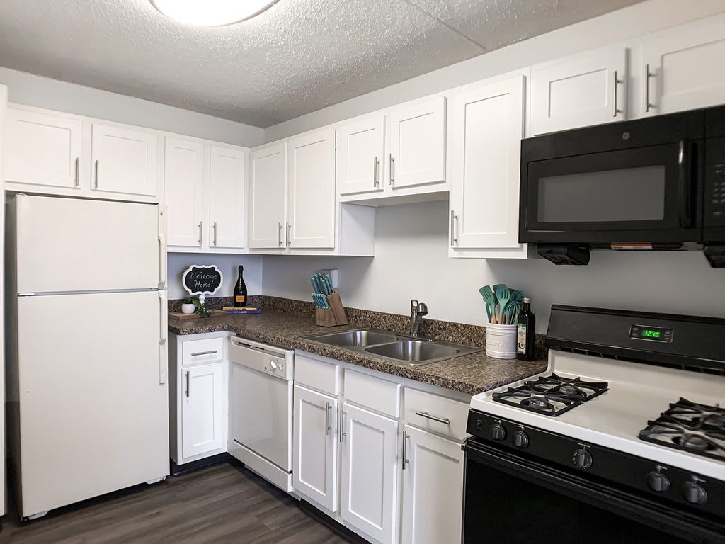 Pine Ridge Apartments – photo 2