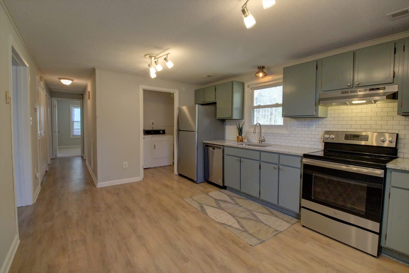 Available Late September Adorable Updated 3 Bedroom Home With Fenced Yard 10 Minutes From Downtown Durham – photo 3