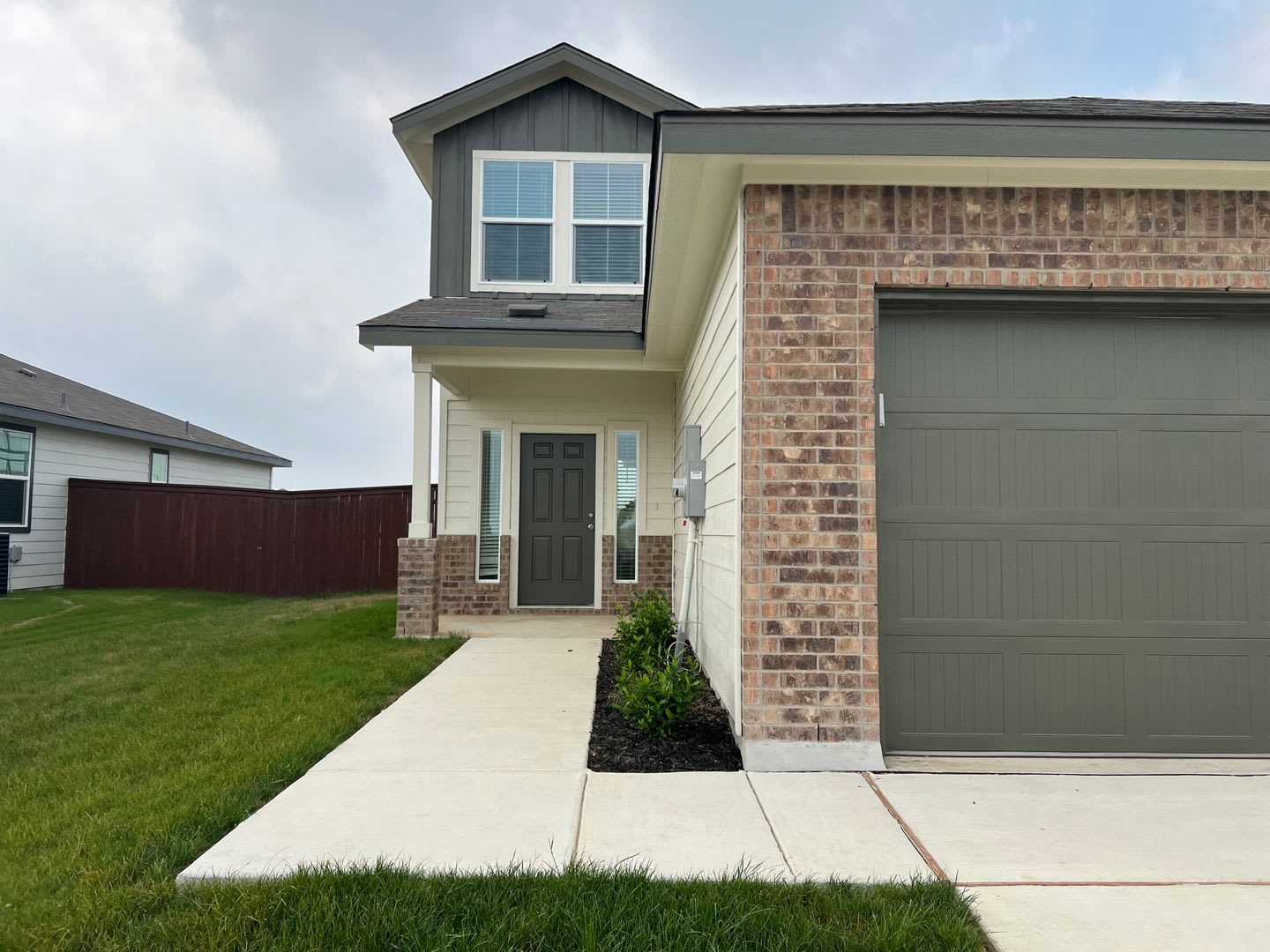 Beautiful 4/2.5 home in Hannah Heights – photo 2