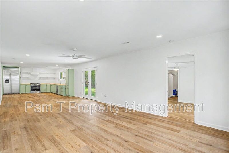 106 Holcomb St – photo 4