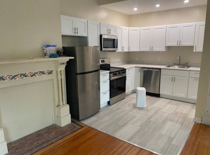 1049 Park Ave – photo 3