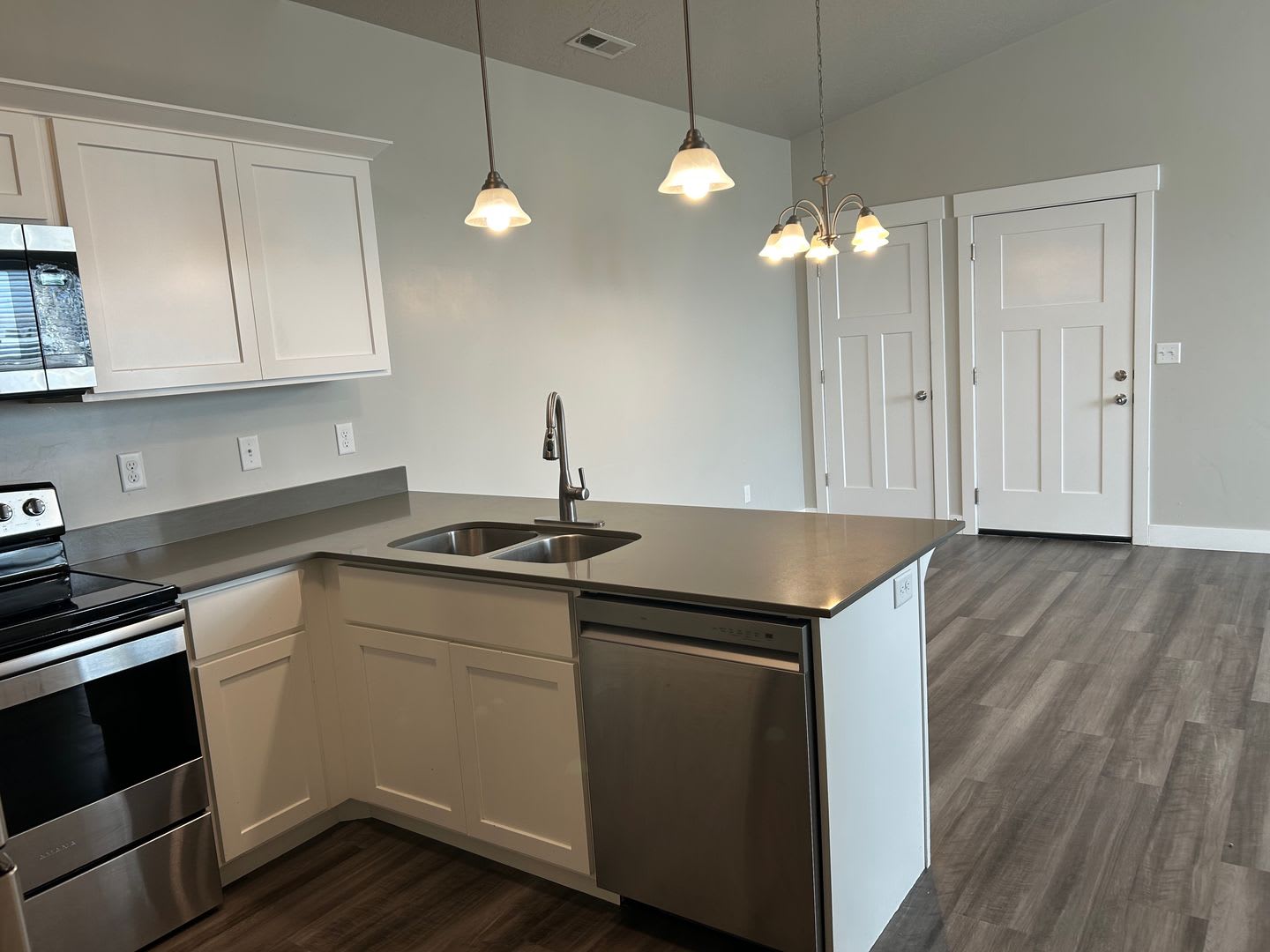 Beautiful 3-Bedroom, 2-Bathroom Condo for Rent in Lehi – photo 1