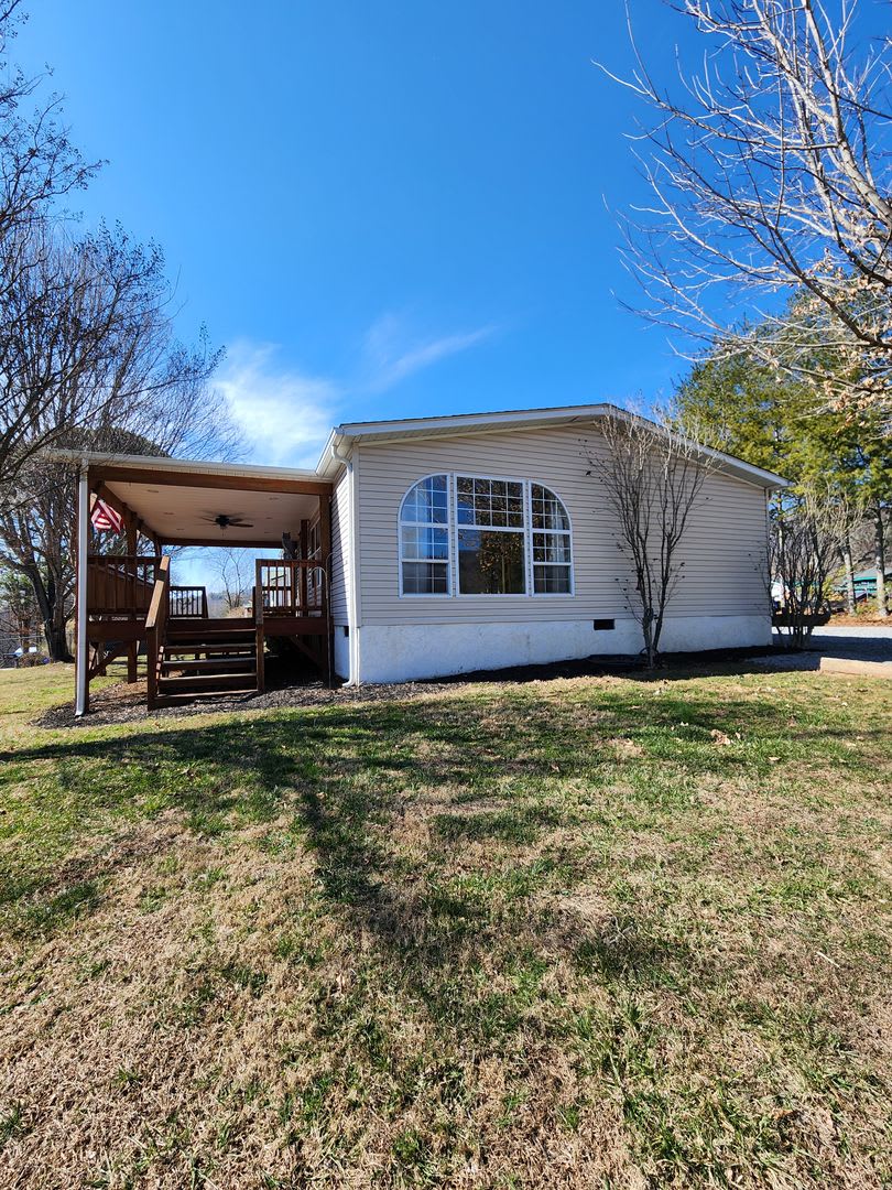Black Mountain Rental with Garage! – photo 4