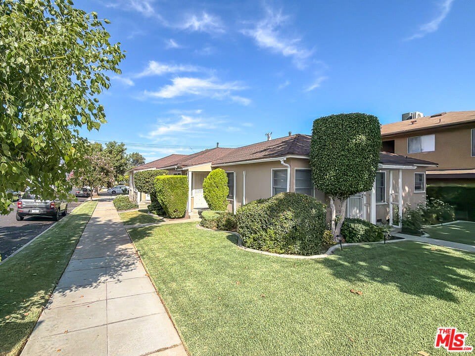 202 E Grand Ave – photo 1