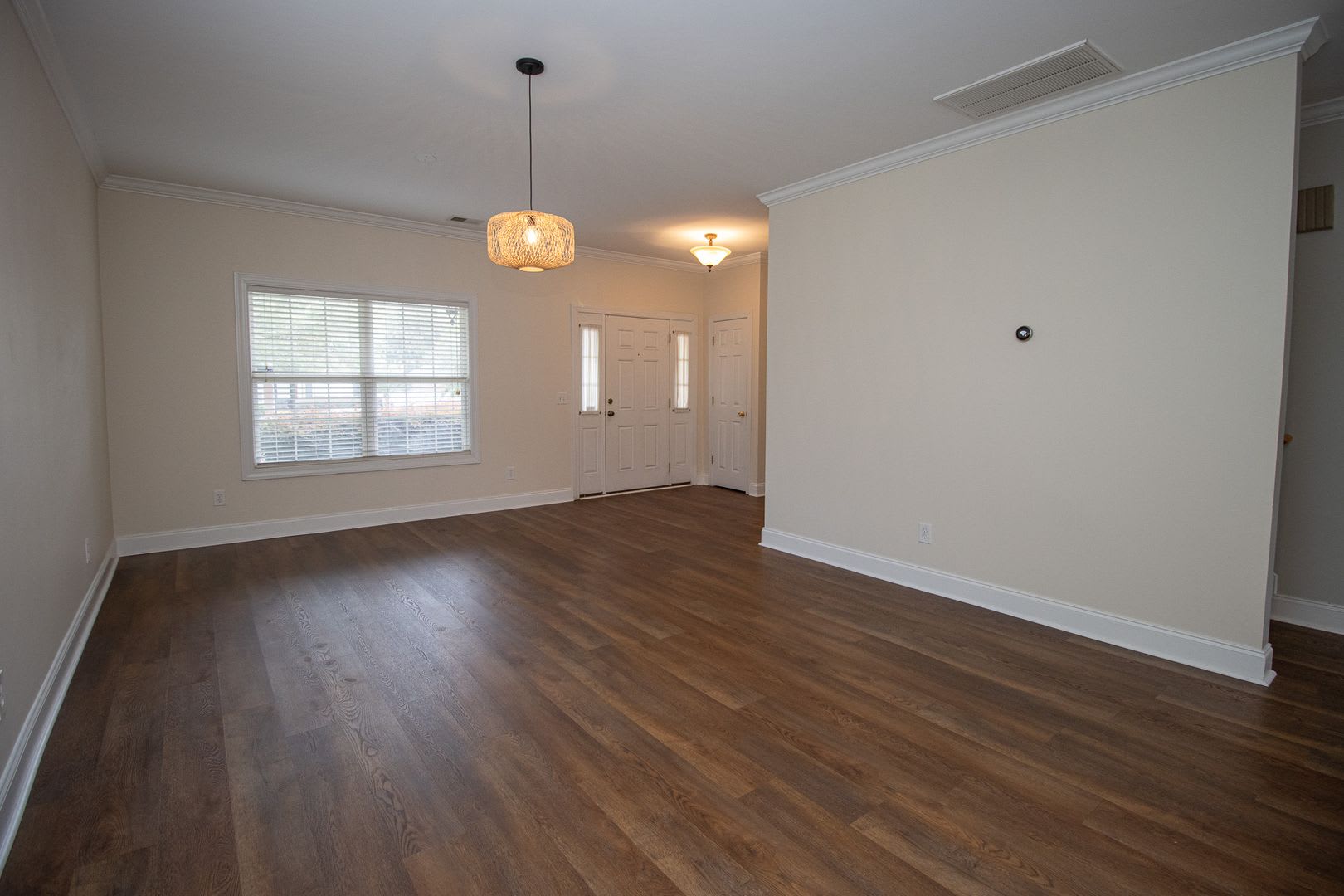 Gorgeous 4-Bedroom Home Available Now! – photo 3