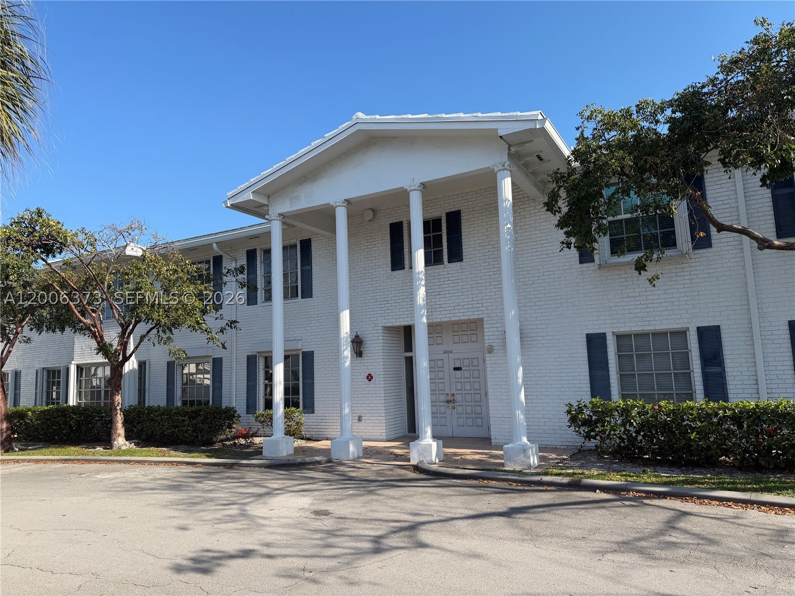 2200 NE 66th St – photo 2
