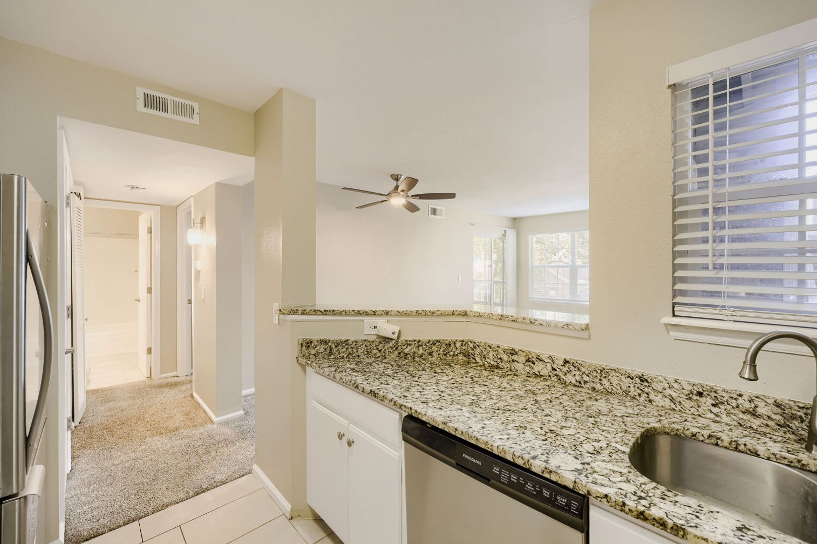 SPACIOUS & UPDATED 1BD/1BA Condo- Lakewood, CO! Available NOW! – photo 4