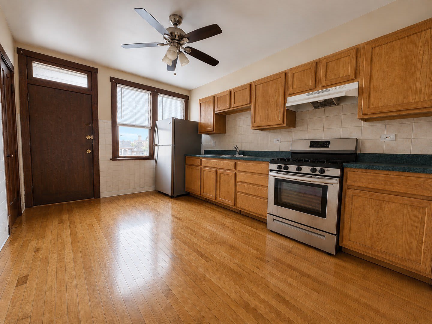 4750 N LOTUS Avenue – photo 5