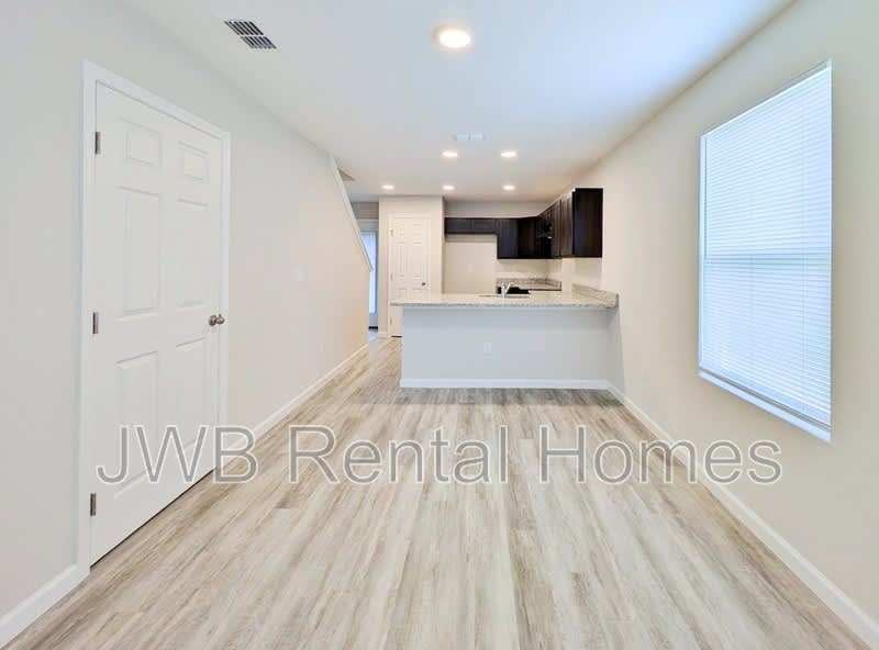 708 Franklin St – photo 4