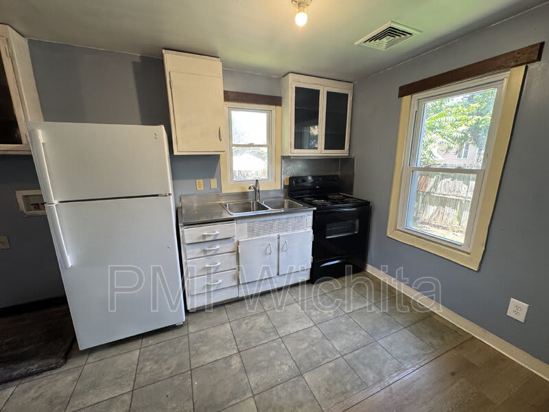 1939 North Fairview Avenue – photo 3