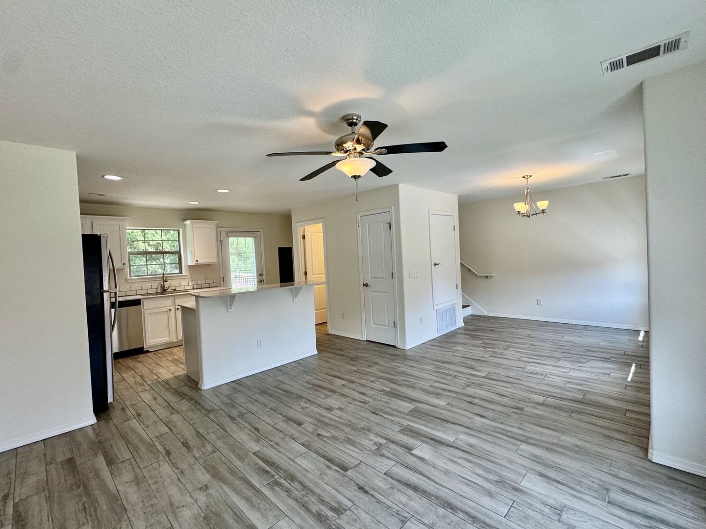 Nice 2 Bedroom Townhome Close To I 49 – photo 2