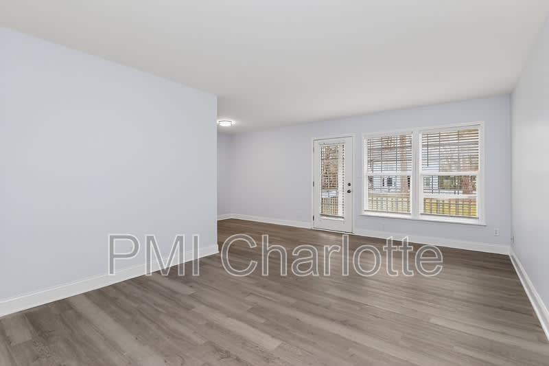 831 Mcalway Rd – photo 2