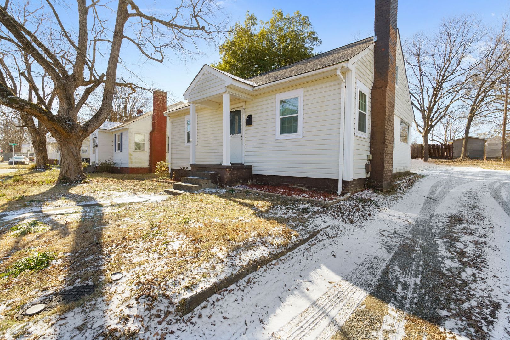 1 250 Month 2 Bed 1 Bath Bonus Room – photo 4