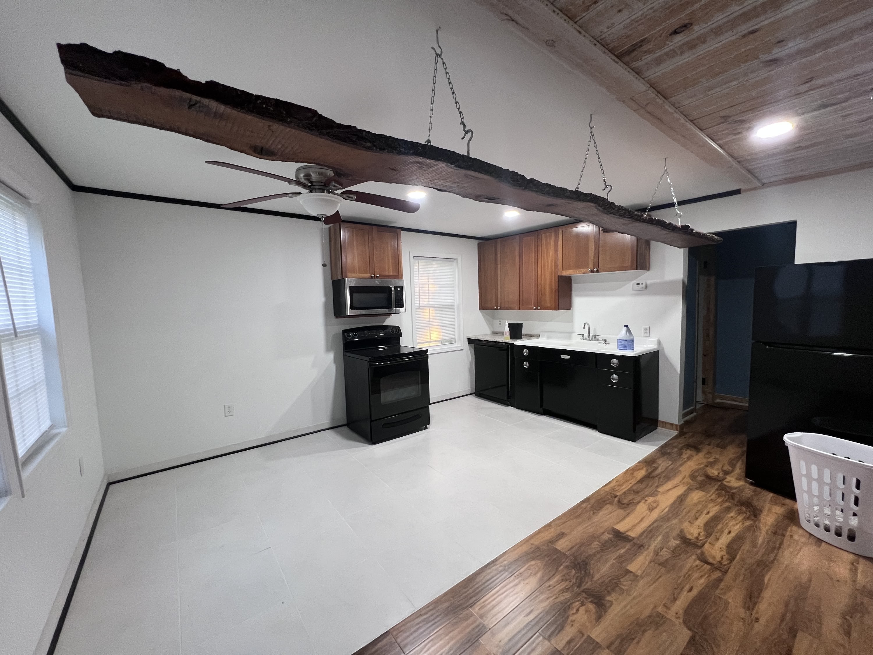 2040 Cambridge Avenue – photo 1