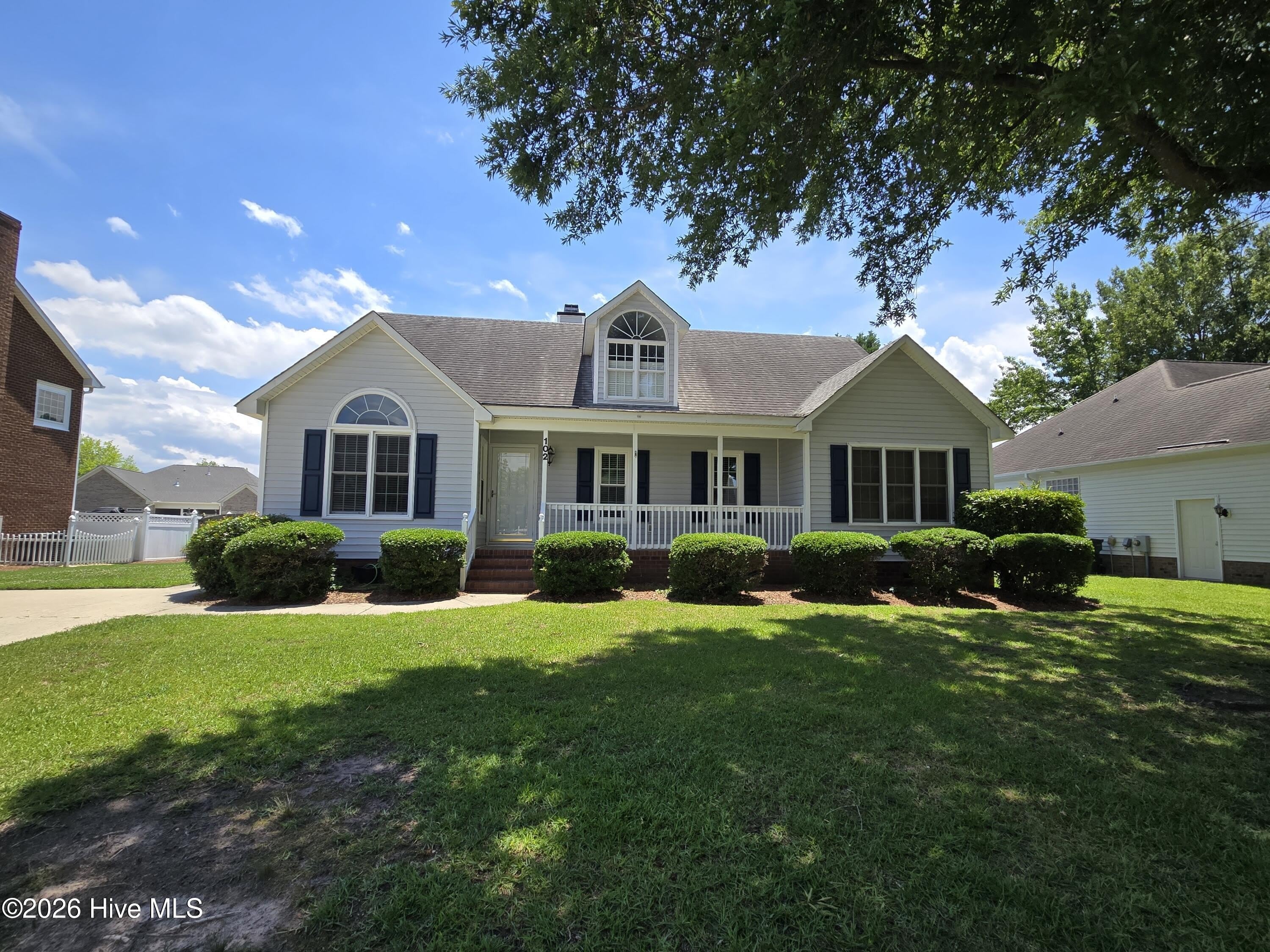 102 White Oak Drive – photo 1
