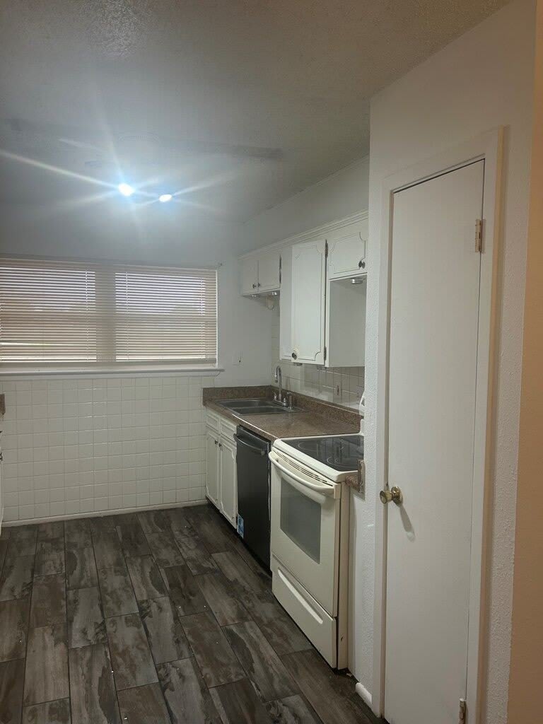 1708 E 50Th St – photo 4