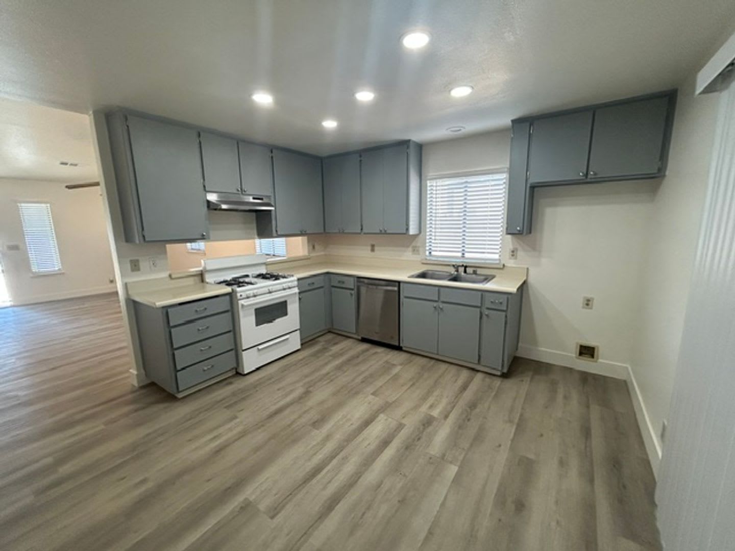 3 Bedroom 2 Bathroom Home in Tulare! $600 off First Month's Rent!!! – photo 5