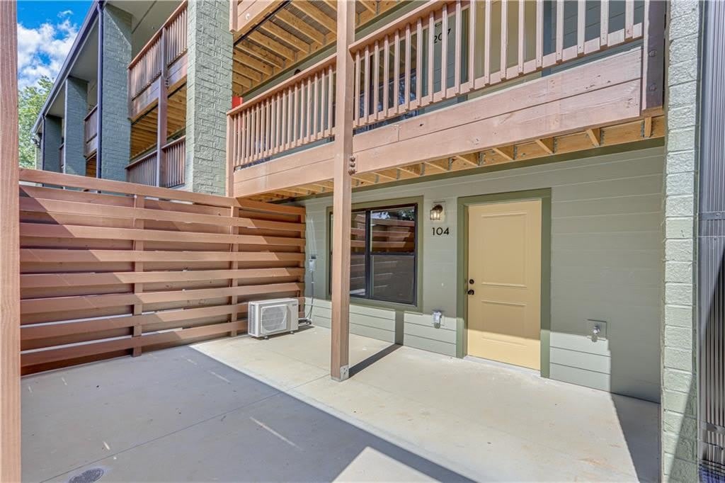 710 Jesse Jewell Parkways SE – photo 2