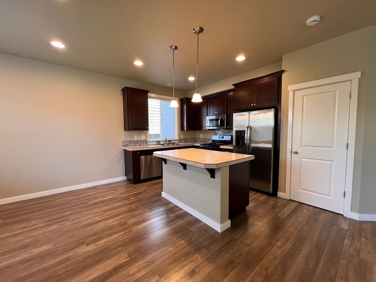 Available Now Ridgefield 2 Story In Picturesque Neighborhood – photo 5