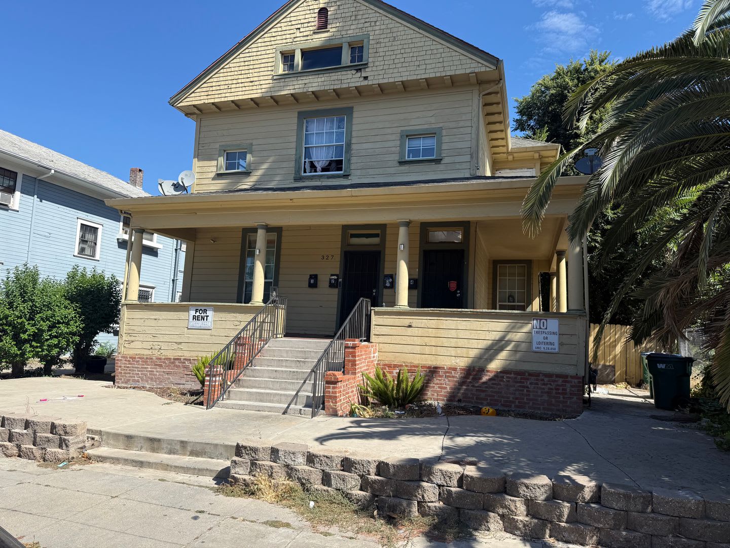 327 E Acacia St – photo 3