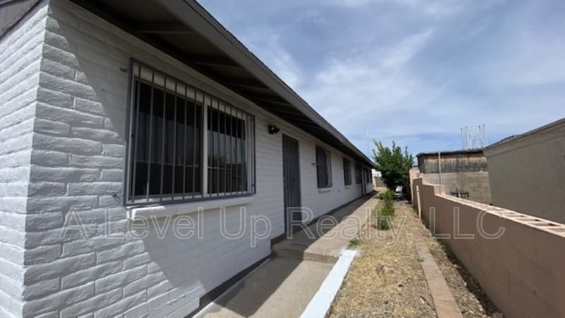 1027 South Santa Rita Avenue – photo 1